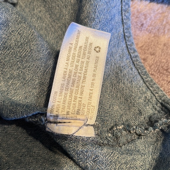 Merona Woman’s denim shirt. Size Medium. - Picture 7 of 10